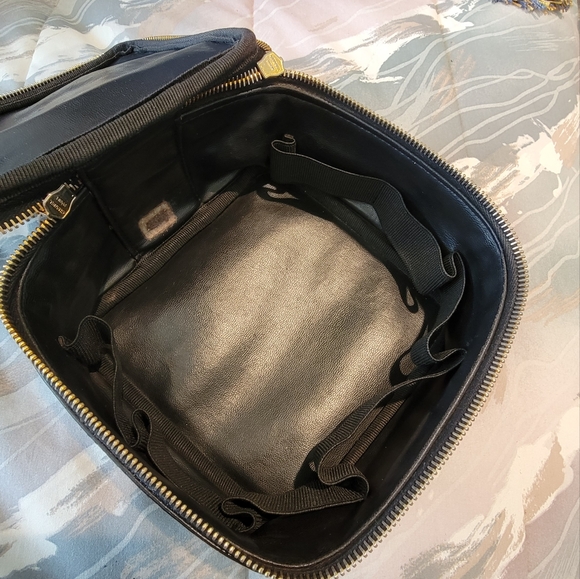 Chanel Black Patent Cosmetic Case PM - Picture 12 of 12